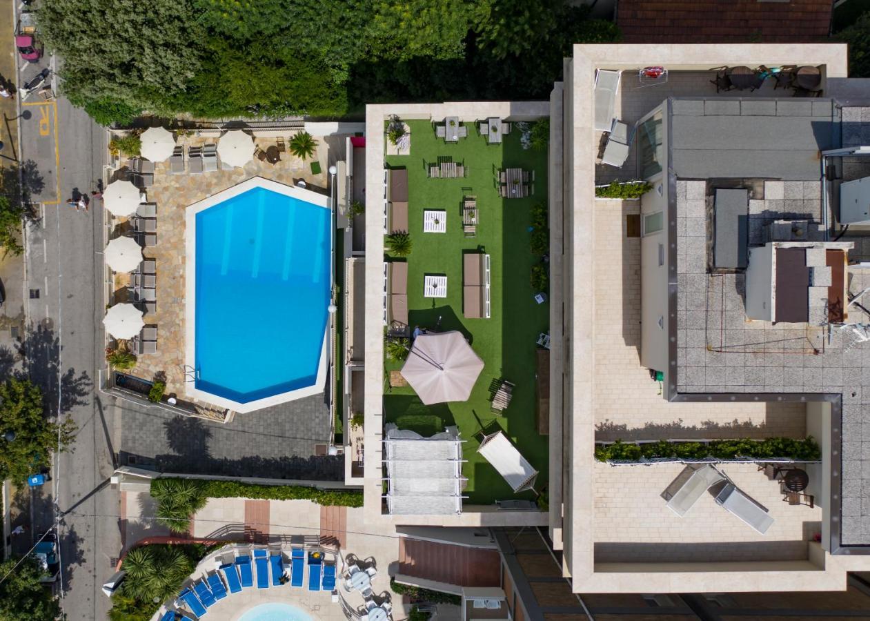 Mona Lisa Hotel Cattolica Bagian luar foto