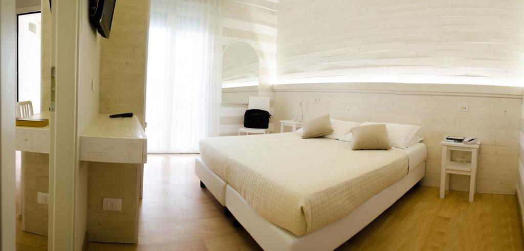 Mona Lisa Hotel Cattolica Ruang foto