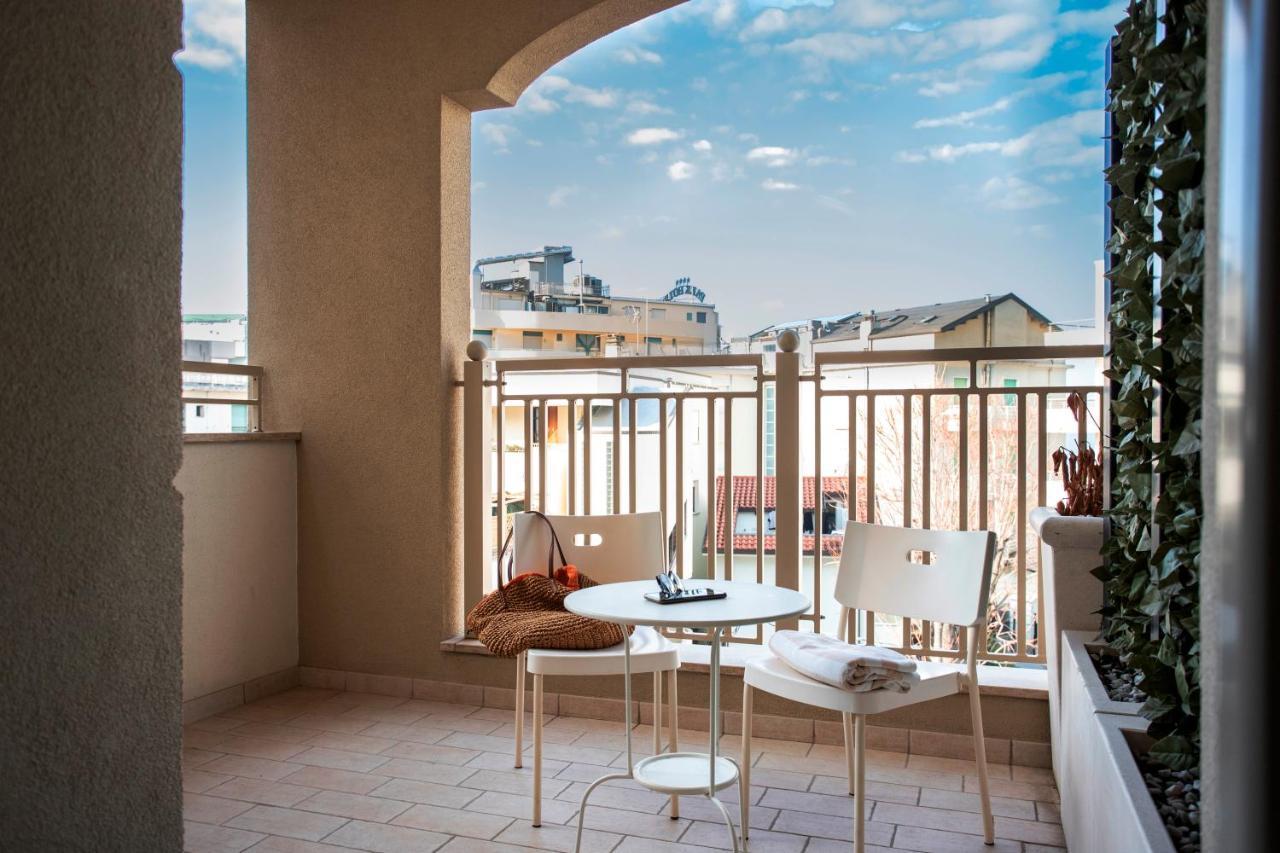 Mona Lisa Hotel Cattolica Bagian luar foto