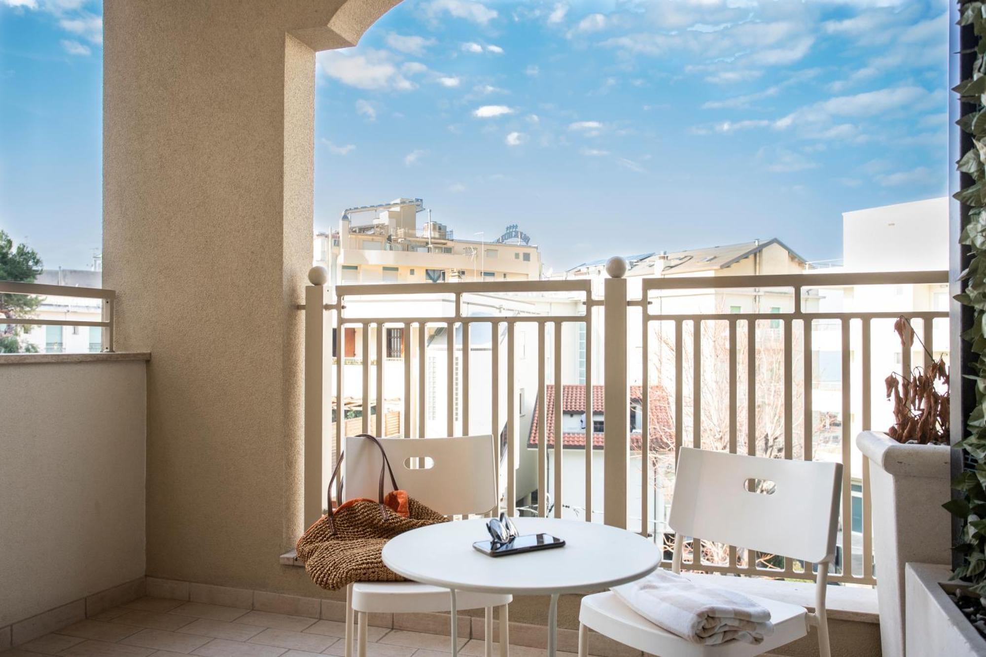 Mona Lisa Hotel Cattolica Bagian luar foto